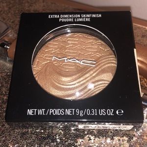 MAC Extra Dimension Skinfinish - whisper of guilt